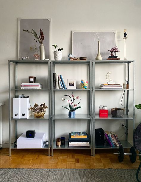 Shelf Wall Ikea, Metal Bookshelf Styling, Ikea Hyllis Hack, Ikea Metal Shelf, Hyllis Ikea Hack, Hyllis Ikea Bedroom, Ikea Vittsjo Shelves Office, Ikea Metal Shelving, Ikea Hyllis