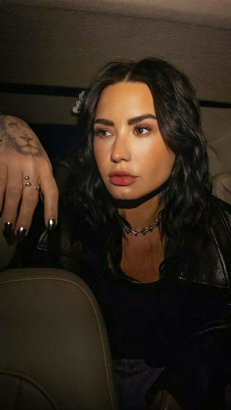 Demi Lovato Aesthetic, Demi Lovato Weight, Demi Lovato Short Hair, Demi Lavoto, Demi Lovato Body, Demi Lovato Style, Weight Gain Journey, Ariana Grande Outfits, Celebrity Singers