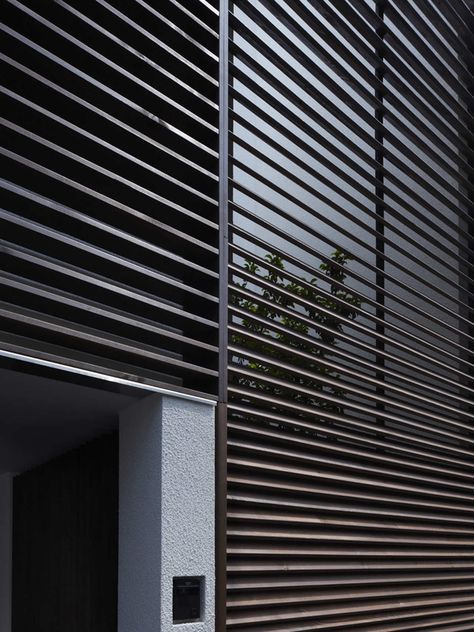 Modern Shutters, Japanese Modern House, Houses In Japan, Shutter Designs, Metal Facade, Dark Modern, Modern House Interior, Yamagata, Shutters Exterior