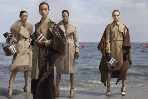 Burberry Fall Winter 2019-20 Campaign Burberry Trenchcoat, Sora Choi, Freja Beha Erichsen, Stella Tennant, Lais Ribeiro, Romee Strijd, Expensive Clothes, Detachable Collar, Motif Vintage