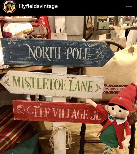 Christmas Signpost Diy, Christmas Street Signs Diy, Reindeer Crossing Sign, Christmas Street Signs, Northpole Christmas Decorations, Christmas North Pole Sign, Santas Grotto, Woodworking Christmas, North Pole Sign