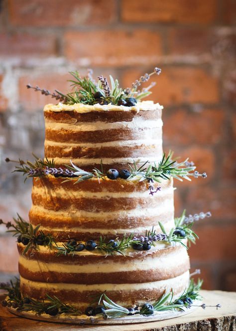 Wedding Cake Nature, Jam Jar Candles, Wedding Table Toppers, Country Barn Weddings, Lavender Rosemary, Chocolate Wedding Cake, Wedding Cake Table, Wedding Cake Rustic, Rustic Wedding Cake