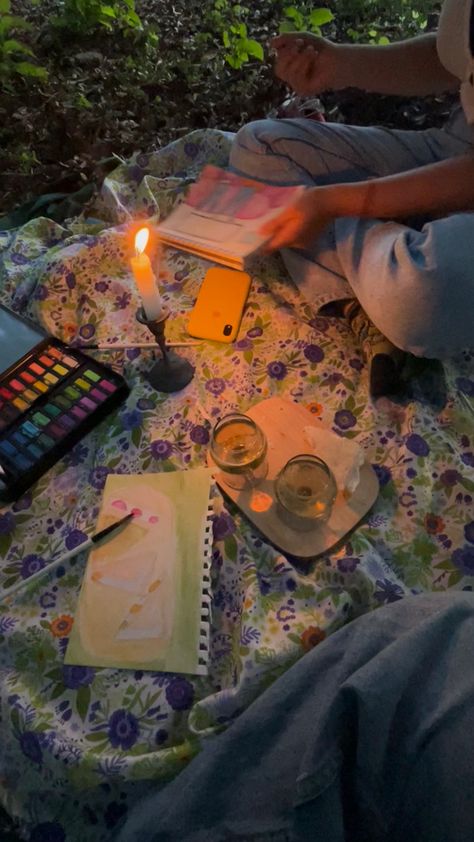 aesthetic night Picnic candle picnic nocturno Night Picnic Aesthetic, Picnic At Night, Night Picnic, Picnic Vibes, Dream Future, Beach At Night, Two Souls, Beach Night, Picnic Date