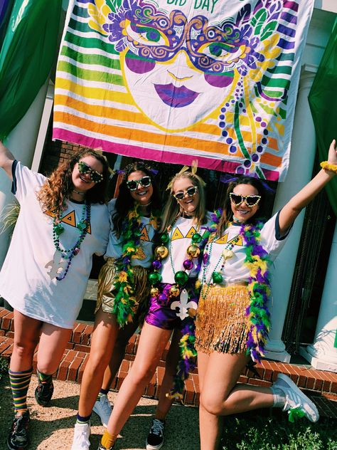 Mardi Gras Party Outfit College, Fat Tuesday Outfit, Tri Delta Bid Day, Mardi Gras Date, Pep Rally Themes, Nola Bachelorette, Sorority Themes, Recruitment Themes, Party Outfit College