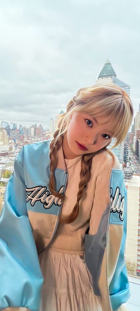 Eunchae Wallpaper, Le Sserafim Wallpaper, Eunchae Le Sserafim, Black Pink Background, Dance Kpop, Especially For You, Cute Celebrities, Kpop Wallpaper, Kpop Girl Groups