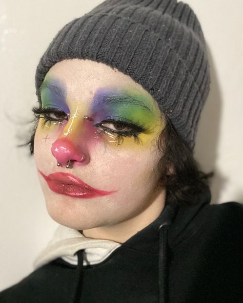 Clown Makeup Cute, Cute Clown Makeup, Makeup Clown, Vampire Bride, Funky Makeup, Drag Make-up, Makeup Cute, Face Paint Makeup, Graphic Makeup