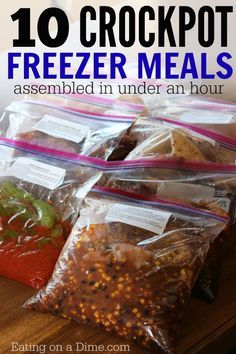 CROCKPOT freezer meals ready in under an hour.  Another awesome set of 10 crockpot freezer meals you can make in under 1 hour! Frozen Crockpot Meals, Dinners Summer, Crockpot Freezer Meals, Eating On A Dime, Freezer Dinners, Slow Cooker Freezer Meals, Freezable Meals, Freezer Meal Planning, Make Ahead Freezer Meals