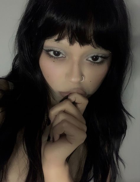 @deargigi on twitter Light Goth Makeup, Light Goth, Alternative Makeup, Cool Makeup Looks, Concealer Makeup, Edgy Makeup, Goth Makeup, Grunge Makeup, Makeup Forever