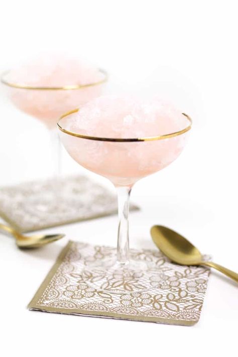 Make your own frosé. This granita is a slushy, sweet dessert made with rosé wine. Frose Recipe, Slushie Recipes, Wine Slushie Recipe, Frosé Recipe, Wine Slush, Frozen Drinks Alcohol, Lemonade Slushies, Granita Recipes, Slush Recipes