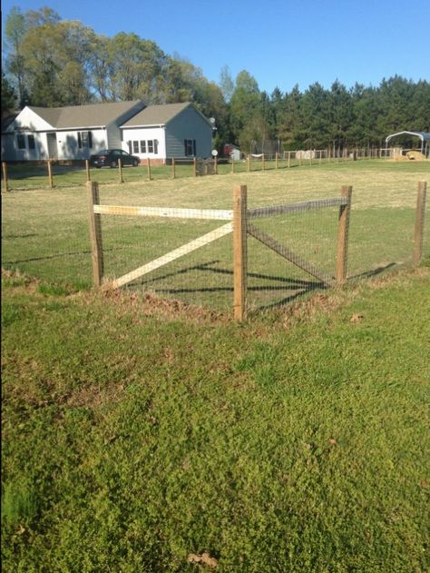 Ideas on fence corners anyone? | Page 2 | BackYardHerds.com Fence Corner Brace, Field Fence Ideas Backyards, Field Fencing Ideas, Livestock Fence Ideas, Pasture Fence Ideas, Corner Post Fence Ideas, Cattle Fencing Ideas, Fence Corner Ideas, Cow Fence Ideas