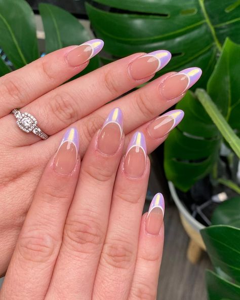 Posted by Zoe Scott: Hey there! Let's talk about the Chrome French Manicure — it's like giving your nails a ticket to the future while keeping a hand in the timeless elega... Nails Champagne, Nails Cream, Nails Charms, Nails Coral, Nails Colorful, Nails Chrome, Nails Silver, Gold Prom, Nails Gold