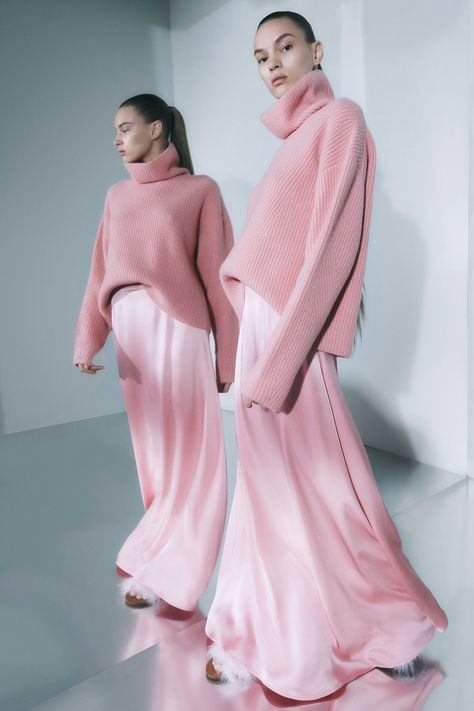 Sally LaPointe Resort 2020 collection, runway looks, beauty, models, and reviews. Mode Monochrome, Sally Lapointe, Mode Rose, Look Rose, Satin Maxi Skirt, Resort 2020, Pink Dresses, Fashion Business, Fashion Weeks