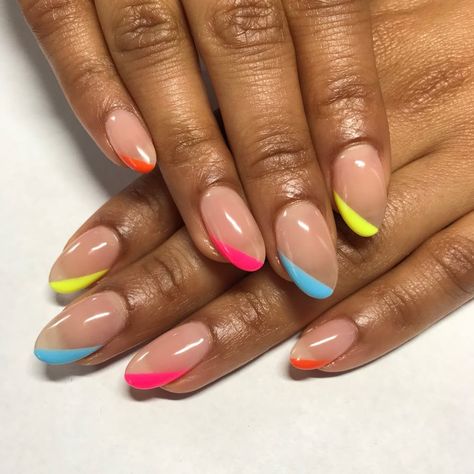 80s-inspired nail art ideas to round out your end-of-summer style. 80s Nails, Multicolored Nails, Fun Summer Nails, Nagellack Trends, Cute Summer Nails, Round Nails, Trim Nails, Nail Art Summer, Nail Designs Summer