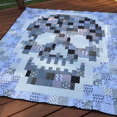 Pixel Quilt Pattern, Skull Quilt, Tshirt Quilt Pattern, Angela Walters, Halloween Sewing Projects, Halloween Quilt Patterns, Tula Pink Quilt, Pixel Quilting, Fall Quilt