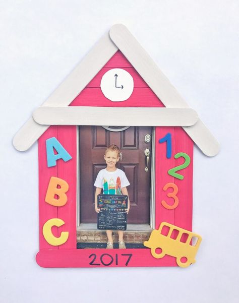 Back To School Frame Ideas, Back To School Crafts For Preschoolers, Craft Pictures, School Keepsake, First Day Of School Pictures, Photo Frame Crafts, Picture Frame Crafts, Keepsake Crafts, Back To School Art