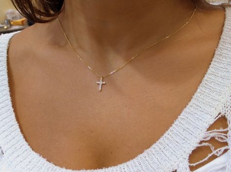 A personal favorite from my Etsy shop https://www.etsy.com/listing/224304008/diamond-cross-necklace-14k-gold-diamond Estilo Kardashian, Diamond Cross Necklace, Gorgeous Style, Dainty Diamond Necklace, Diamond Cross Necklaces, Diamond Solitaire Necklace, Diamond Necklaces, Gold Diamond Necklace, Gold Necklace Women