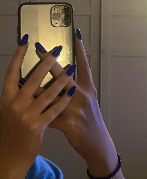 Nail Color Inspo Winter, Electric Blue Accessories, Dark Blue Nail Aesthetic, How To Make Blue Nail Polish, Dark Nail Inspo Aesthetic, Dark Blue French Tip Acrylic Nails, Royal Blue Nails Aesthetic, Indigo Acrylic Nails, Acrylic Royal Blue Nails