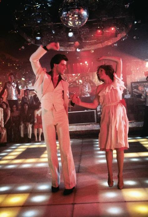 Super Seventies Moda Disco, Dance Movie, New York Movie, Gena Rowlands, City Summer, Disco Fashion, Saturday Night Fever, Faye Dunaway, Disco Fever