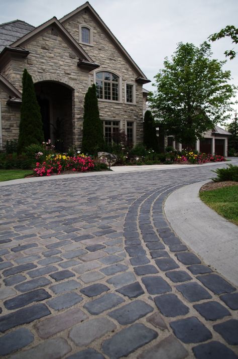 Cobbled Driveway, Curb Stone, Sidewalk Landscaping, Cobblestone Driveway, Cobble Stone, Cozy Bedroom Design, Stone Driveway, Backyard Plan, Driveway Design