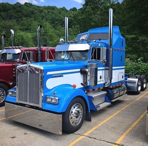 Truckers USA on Instagram: “💥LIKE AND COMMENT💥 --------- 🔥Tag us @truckers_usa_ on your pics to be featured!🔥 👉 Click the link in bio to see Truck T-Shirts/Hoodies! 👈…” Truck Drivers Usa, Old Peterbilt Trucks, Truck Drivers Pictures, Truck And Truckers, Custom Semi Trucks, Austin Miller, Trucks For Sell, Truck Dispatcher, Truck Videos