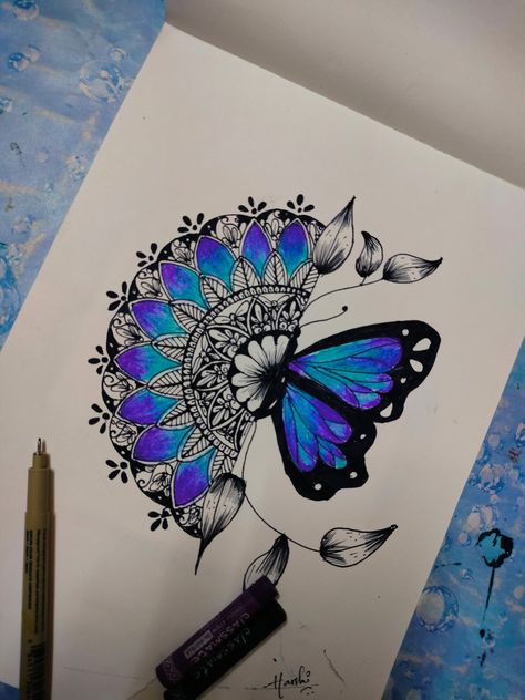 Half Butterfly Drawing, Butterfly Mandala Art, Aesthetic Mandala Art, Cute Mandala, Mandala Project, Mandala Butterfly, Easy Flower Drawings, Doddle Art, Glass Painting Patterns