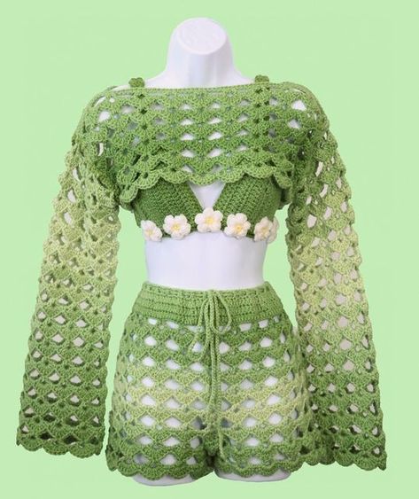 Flower Pattern Clothes, Green Crotchet Ideas, Knitted Clothes Ideas, What To Crochet With Green Yarn, Green Crochet Outfit, Crochet Clothes Cute, Green Things To Crochet, Green Yarn Crochet Ideas, Cute Crochet Clothing