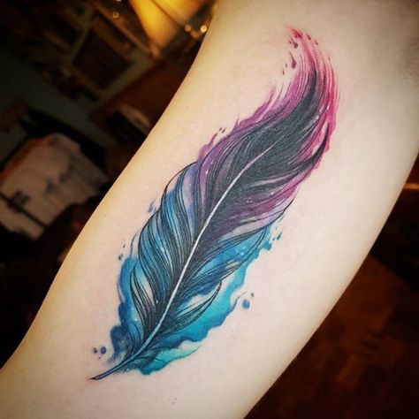 125 Stunning Feather Tattoos to Choose From - Wild Tattoo Art Feather Tattoo Colour, Feather Tattoo Meaning, Indian Feather Tattoos, Free Tattoo Designs, Feather Tattoo Design, Wild Tattoo, Foot Tattoos For Women, Watercolor Feather, Arrow Tattoo