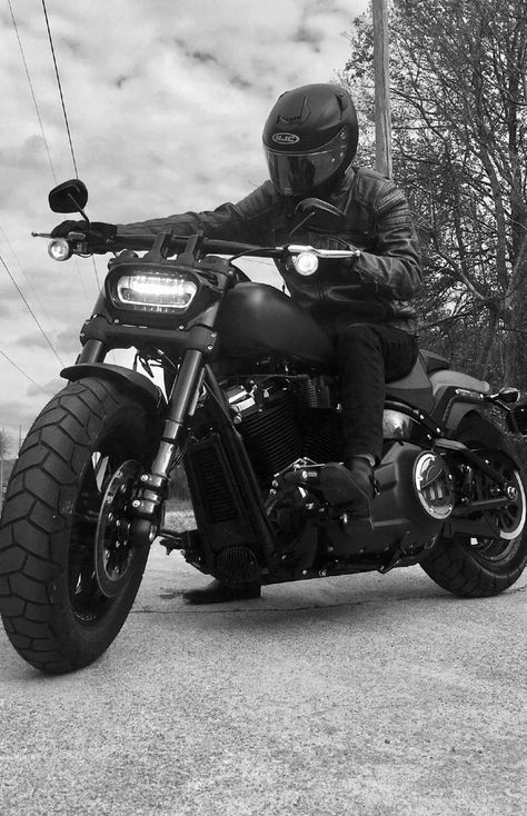 Cruiser Motorcycle, Harley Davidson Fat Bob, Futuristic Motorcycle, Trek Bikes, Fast Bikes, The Boogeyman, Harley Bikes, Motorcycle Harley, Motorcycle Gear