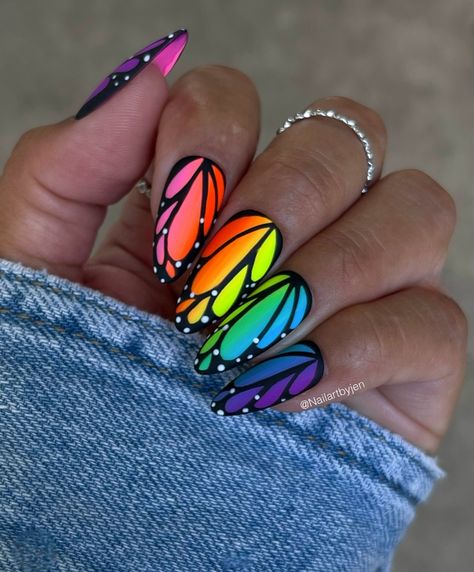 Nail Neon Colors, Holiday Nail Art Designs, Rainbow And Black Nails, Nail Art Trend 2024, Nail Designs 2024 Trends, Black Rainbow Nails, Black Neon Nails, Black And Neon Nails, Girl Maintenance