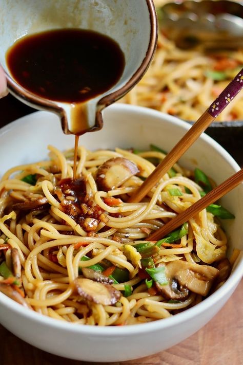 Best Teriyaki Noodles with Homemade Teriyaki Sauce (Vegan) - The Cheeky Chickpea Vegan Noodle Sauce, Noodle Bowl Sauce, Korean Buns, Vegan Teriyaki, Window Baskets, Teriyaki Noodles, Fried Veggies, Pollo Teriyaki, Vegeterian Recipes