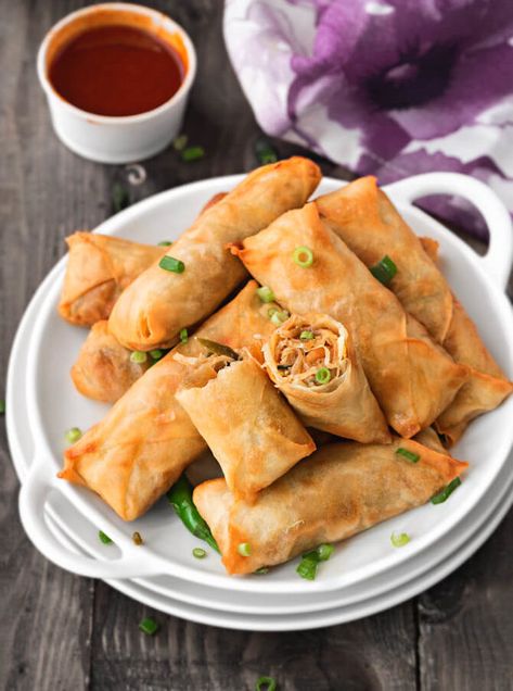 Spring Roll Recipe | How to make Spring Rolls Recipe | Veg Spring Rolls Bombay Burrito, Roti Wrap, Easy Spring Rolls, Veg Roll, Chinese Spring Rolls, Indian Cauliflower, Homemade Spring Rolls, Veg Spring Rolls, Vegetarian Spring Rolls