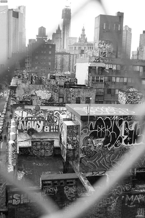 . Street Art Graffiti, Guzma Pokemon, Dj Electro, Nyc Graffiti, Fotografi Urban, Graffiti Photography, Hip Hop Art, Street Graffiti, Dj Music