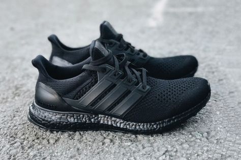 A Closer Look at the adidas UltraBOOST "Triple Black" Adidas Ultra Boost Black, Black Sports Shoes, Sneaker Trend, Look Adidas, Superstars Shoes, Adidas Ultraboost, Adidas Running, Pharrell Williams, Triple Black