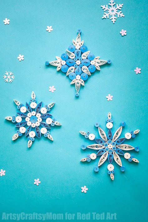 Wonderful Paper Quilled Snowflake Ornaments. These DIY Christmas Ornaments are simply stunning! If you love quilling, you will adore this Quilling Pattern! Quilled Snowflake Patterns. #snowflakes #papersnowflakes #quilling #quillingpatterns #quilledsnowflakes #papercrafts #ornaments Teknik Quilling, Free Quilling Patterns, Diy Christmas Snowflakes, Quilling Pattern, Paper Quilling Tutorial, Paper Quilling For Beginners, Snowflake Patterns, Art Quilling, Quilling Christmas