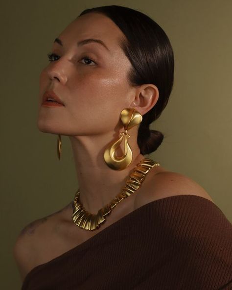 Julia Vaughn on Instagram: "*Screams in matte gold*   A few of my favorite vintage matte gold statement earrings included in Drop VI ❤️‍🔥 forever swooning over the oversized abstract girlies." Jewellery Editorial, Glam Shoot, Gold Statement Jewelry, Earrings Model, Face Drawing Reference, Jewelry Editorial, Oversized Earrings, Face Photography, Chic Earrings