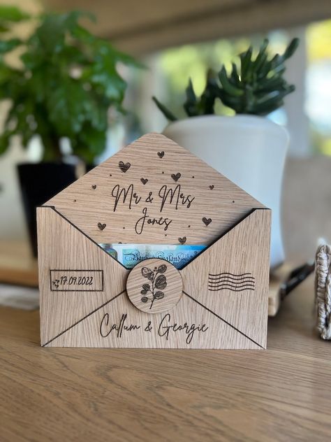 Wooden Wedding Gifts, Wooden Envelope, Mr Mrs Gift, Money Wedding, Wood Laser Ideas, Laser Cut Decor, Wedding Gift Money, Money Box Wedding, Cash Holder