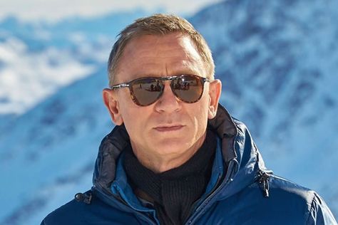 Persol Sunglasses Men, James Bond Outfits, Bond Outfits, Bond Spectre, James Bond Spectre, Eyewear Inspiration, Daniel Graig, Shades For Men, Bond Style