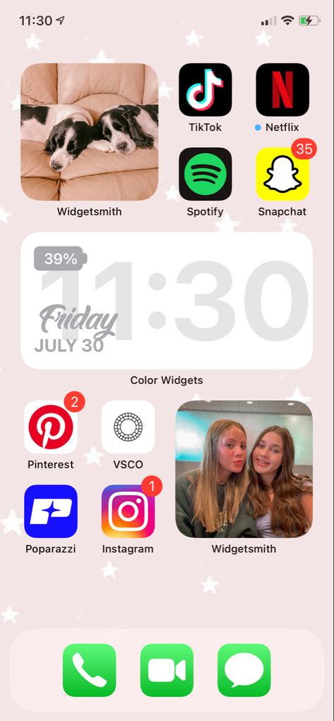 Homescreen Layout Organized, Basic Home Screen Ideas, Basic Home Screen Layout, Basic Homescreen Ideas, Homescreen Layout Preppy, Aesthetic App Layout, Basic Phone Layout, Preppy Iphone Layout, Preppy Ios Homescreen