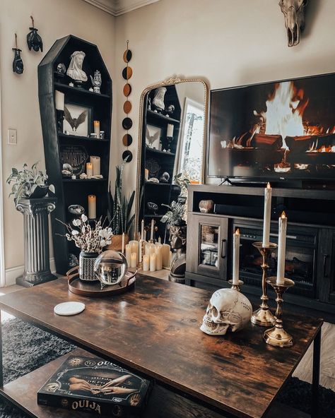 Gothic Dining Room Decor, Gothic Home Inspiration, Southern Gothic Bathroom, Gen Z Apartment Decor, Gothic Decor Ideas, Halloween Maximalism, Goth Farmhouse Decor, Witchy Home Aesthetic, Gothic Apartment