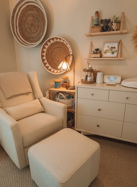 Minimalist Safari Nursery, Nursery Side Table Ideas, Nursery Safari Theme, Boho Boy Nursery, Nursery Decoration Ideas, Wall Rack Design, Boho Safari Nursery, Neutral Safari Nursery, Safari Themed Nursery