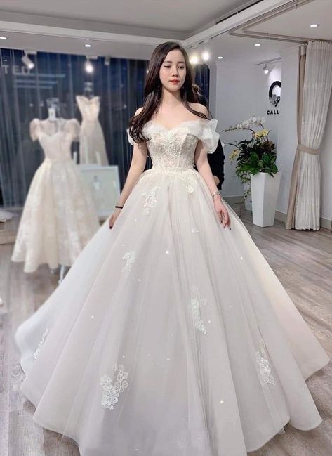 Evening Dresses For Weddings Receptions, Wedding Dresses Korean, Korean Wedding Dress, Wedding Dress Sketches, Dresses For Weddings, Fairy Wedding Dress, Weddings Receptions, Pretty Wedding Dresses, Korean Wedding