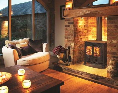 Beautiful wood stove in fireplace space Woodburning Stove Fireplace, Fire Bricks, Wood Burner Fireplace, Wood Burning Stoves Living Room, Log Burner Fireplace, Log Burner Living Room, Cottage Fireplace, Snug Room, Wood Stove Fireplace