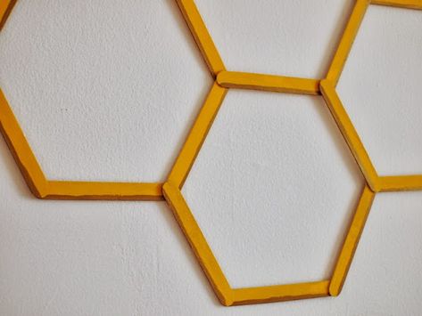 How To Make Honeycomb, Popsicle Stick Picture Frame, Honeycomb Hexagon, Diy Honeycomb, Socks Diy, Popsicle Art, Bee Activities, Honeycomb Shelves, Stick Wall Art