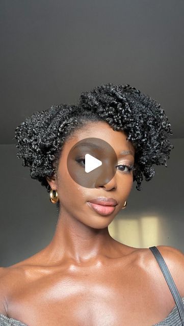 Denisha | 𝑪𝒐𝒏𝒕𝒆𝒏𝒕 𝑪𝒓𝒆𝒂𝒕𝒐𝒓 on Instagram: "Products I used are linked to my LTK and the hooded dryer is linked to my Amazon storefront 💛  On this episode of learning how to style my short natural hair, we tried finger coiling. I originally wanted to try a rod set but after the fight I fought with the short hairs in the back, that plan went out the window lol. I think I need to invest in some teeny rods and try again.   However, I love the way the finger coil results turned out. I mentioned on my story how, since my cut, I’ve been leaning more towards cream + mousse product combos (this one for @bread being my current fave and go to) but I ended up using a gel in the front/too because those curls have a mind of their own and could use the heavier reinforcement lol.  I’m still v Afro With Headband Natural Hair, Short Finger Coils Natural Hair, Finger Curls Short Hair, Finger Curls Natural Hair, Flexi Rods On Natural Hair Short 4c, Comb Coils Natural Hair, Finger Coils Natural Hair 4c, Coils Natural Hair, Coils On Natural Hair