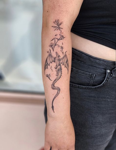 Throne Tattoo, Throne Of Glass Tattoo, Dragon Tattoo Arm, Tattoo Lounge, Lower Arm Tattoos, Glass Tattoo, Australian Tattoo, Tattoo Artist Tattoo, Bookish Tattoos