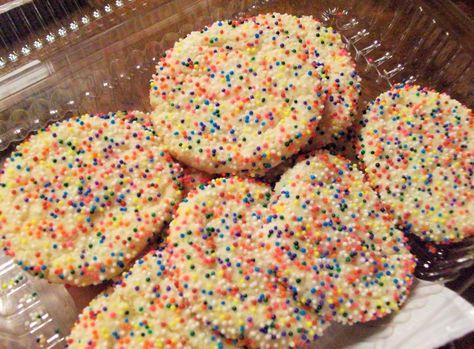 the cookies from Publix, the ssugar ones are a taste of heaven. i have no other taste that can live up to that of a Publix sugar cookie. i'm serious. Publix Sugar Cookie Recipe, Honey Cookies Recipe, Cranberry Honey, Publix Bakery, Publix Recipes, Honey Cookies, Sprinkle Cookies, Zebra Stripes, Sugar Cookies Recipe