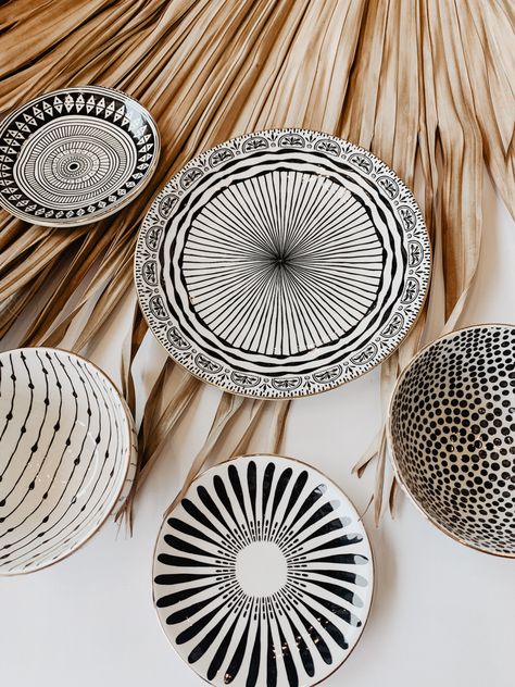 Boho Kitchen Plates, Dishes Sets Boho, Boho Dishware, Black And White Boho Kitchen, Boho Kitchenware, Boho Dinnerware, Spain Airbnb, Bohemian Dishes, Bohemian Restaurant