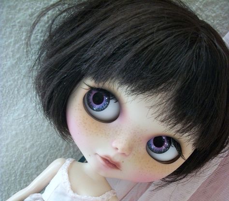 Blythe Aesthetic, Emilia Core, Short Hair Blue, Retro Makeup, Short Brown Hair, Gothic Dolls, Cartoon Profile Pictures, Dream Doll, Stunning Eyes