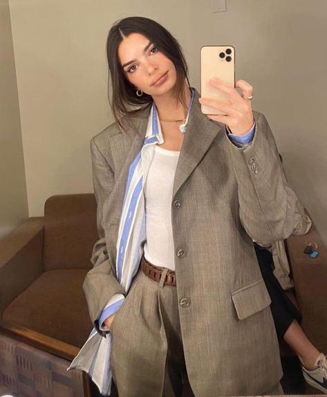 Vintage Blazers, Instagram Brand, Best Shirt, The Zoe Report, Model Aesthetic, Vintage Suits, Kaia Gerber, Vintage Blazer, Blazer Outfits