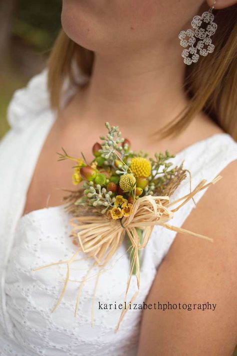 Bridal Shower Corsage Ideas, Bridal Shower Corsages, Wedding Shower Party, Bridal Shower Diy, Shower Party Ideas, Rustic Bridal, Bridal Shower Rustic, Rustic Diy, Catch My Party